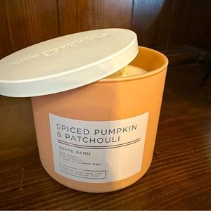 White Barn Spiced Pumpkin & Patchouli 3-Wick Candle